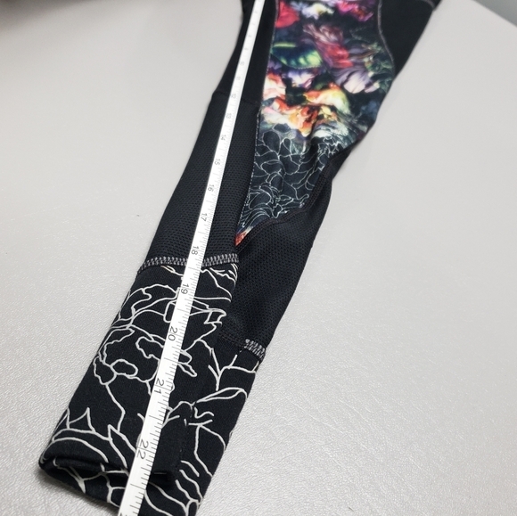 Athleta cropped flower leggings size XS - Picture 10 of 12